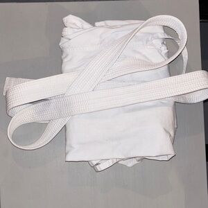 Kids *MINT* White Martial Arts Uniform with Belt